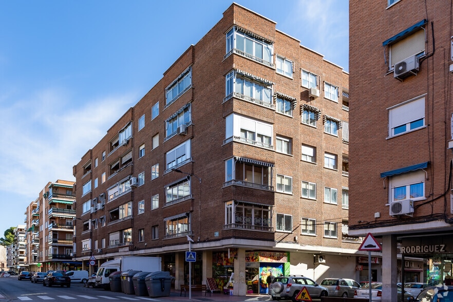 Calle Cánovas del Castillo, 5, Alcalá de Henares, Madrid en venta - Foto del edificio - Imagen 1 de 1