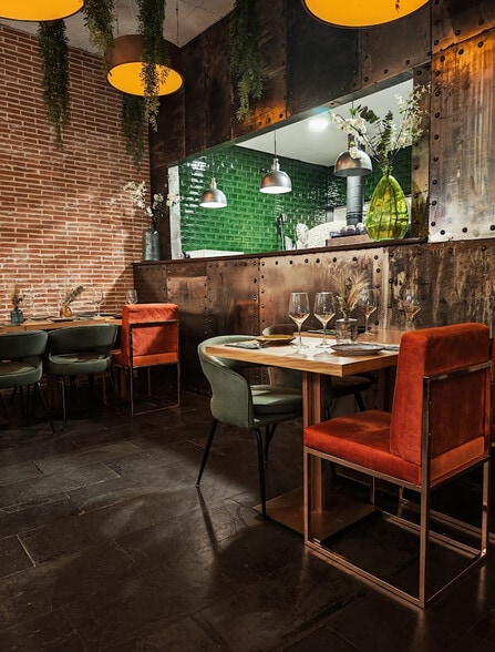 Calle de la Infanta Mercedes, Madrid, Madrid en alquiler - Foto del edificio - Imagen 3 de 6