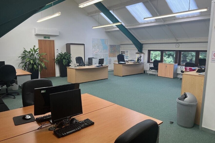 Marsh Ln, Ware en alquiler - Foto del edificio - Imagen 3 de 8