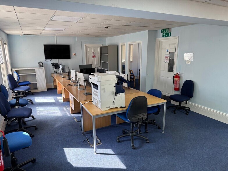 8-11 Clements Ln, Ilford en alquiler - Foto del edificio - Imagen 3 de 56