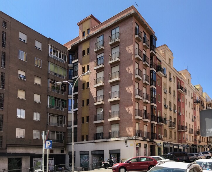 Calle Valderribas, 26, Madrid, Madrid en venta - Foto del edificio - Imagen 2 de 2