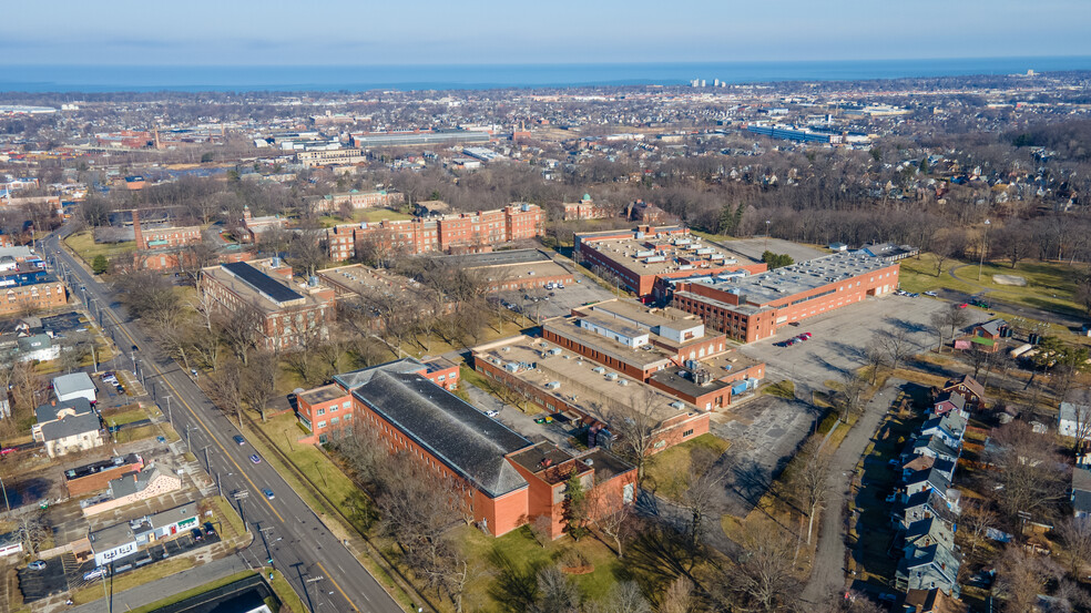 1975 Noble Rd, East Cleveland, OH en venta - Foto del edificio - Imagen 2 de 28