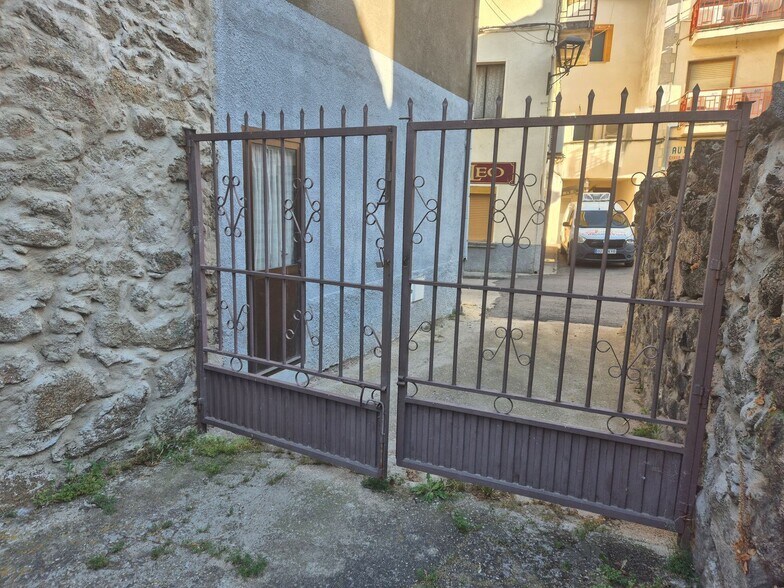 Nave en Navaluenga, Ávila en venta - Foto del edificio - Imagen 2 de 8