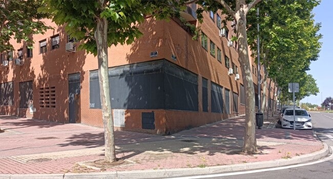 Más detalles de Calle Dehesa de Vicálvaro, 11, Madrid - Local en alquiler