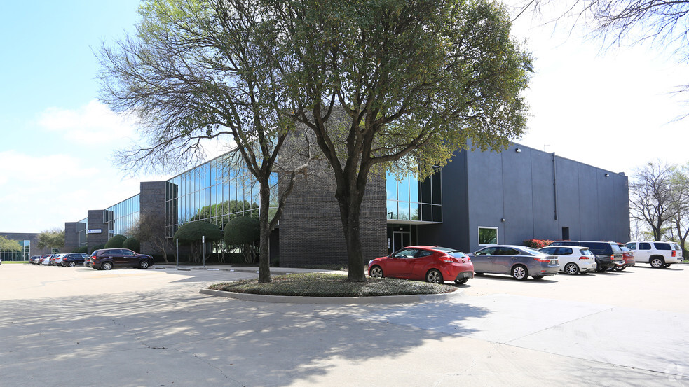 2002 Academy Ln, Farmers Branch, TX en alquiler - Foto del edificio - Imagen 3 de 47