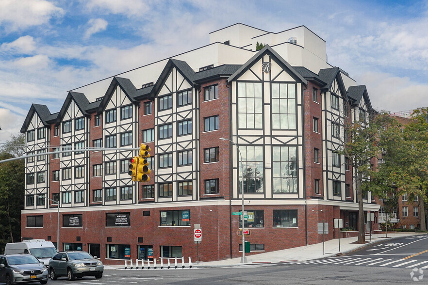 241-15 Northern Blvd, Flushing, NY en alquiler - Foto del edificio - Imagen 1 de 4