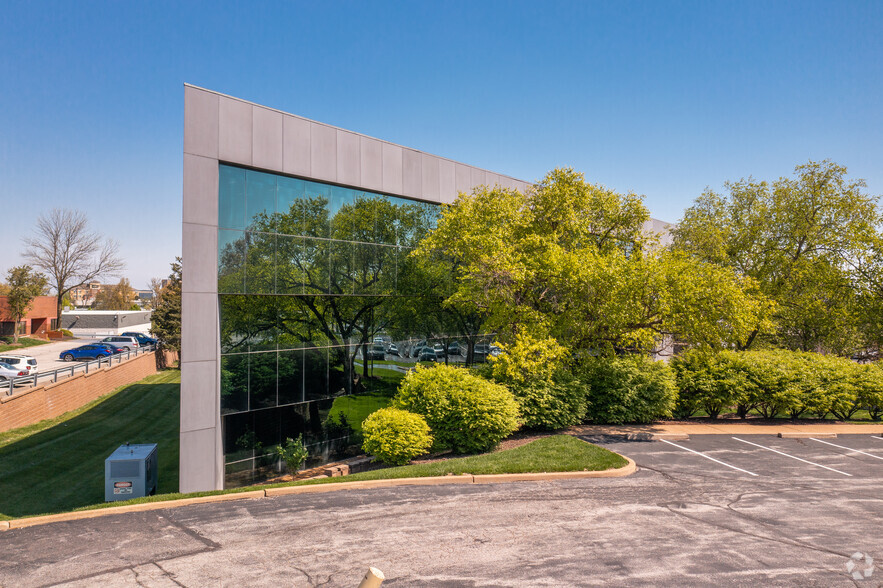 1850 Craigshire Rd, Saint Louis, MO en alquiler - Foto del edificio - Imagen 3 de 5