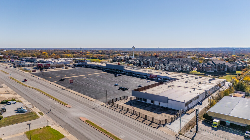 8101-8155 W Camp Bowie Blvd, Fort Worth, TX en alquiler - Foto del edificio - Imagen 2 de 15