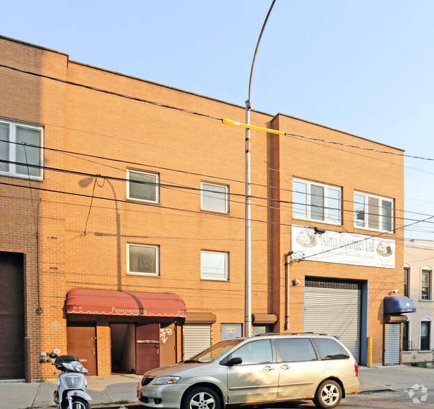 39-12-39-14 Crescent St, Long Island City, NY en alquiler - Foto del edificio - Imagen 2 de 7