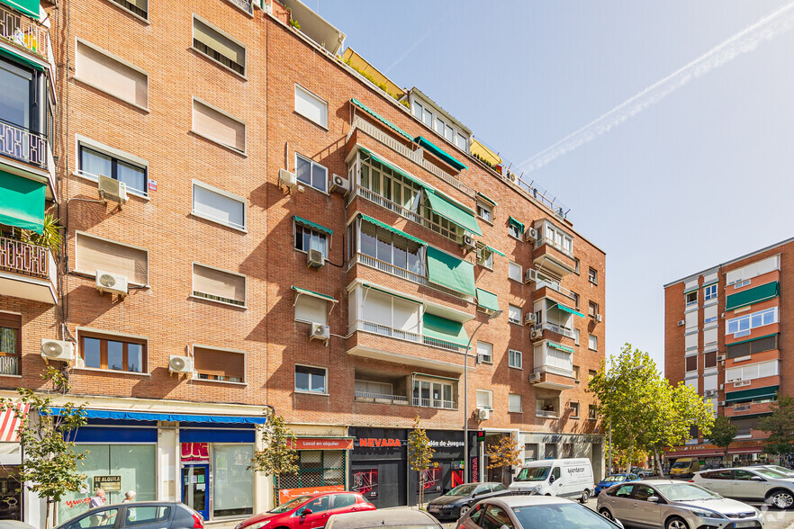 Edificios residenciales en Madrid, MAD en venta - Foto del edificio - Imagen 2 de 2