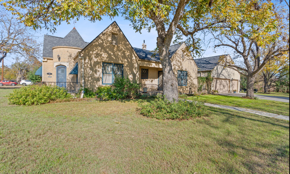 762 S Guadalupe St, Lockhart, TX en venta - Foto del edificio - Imagen 3 de 39