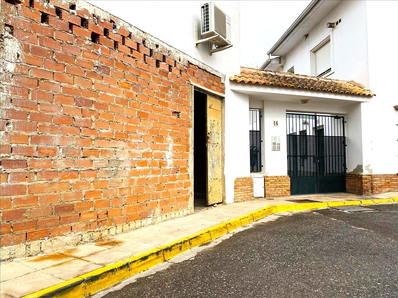 Calle Guadiamar, Sanlúcar la Mayor, Sevilla en venta Foto del edificio- Imagen 1 de 18