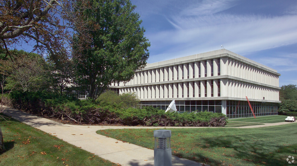 700 Quaker Ln, Warwick, RI en alquiler - Foto del edificio - Imagen 2 de 25