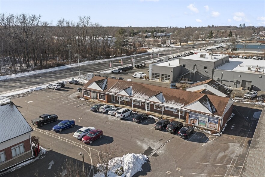 71 Hazard Ave, Enfield, CT en venta - Foto del edificio - Imagen 2 de 25