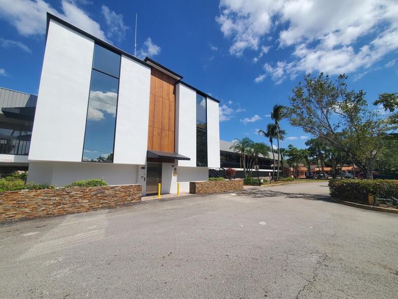 1860 N Pine Island Rd, Plantation, FL en alquiler - Foto del edificio - Imagen 2 de 6