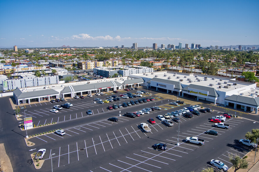 1615-1635 W Camelback Rd, Phoenix, AZ en alquiler - Foto del edificio - Imagen 1 de 7