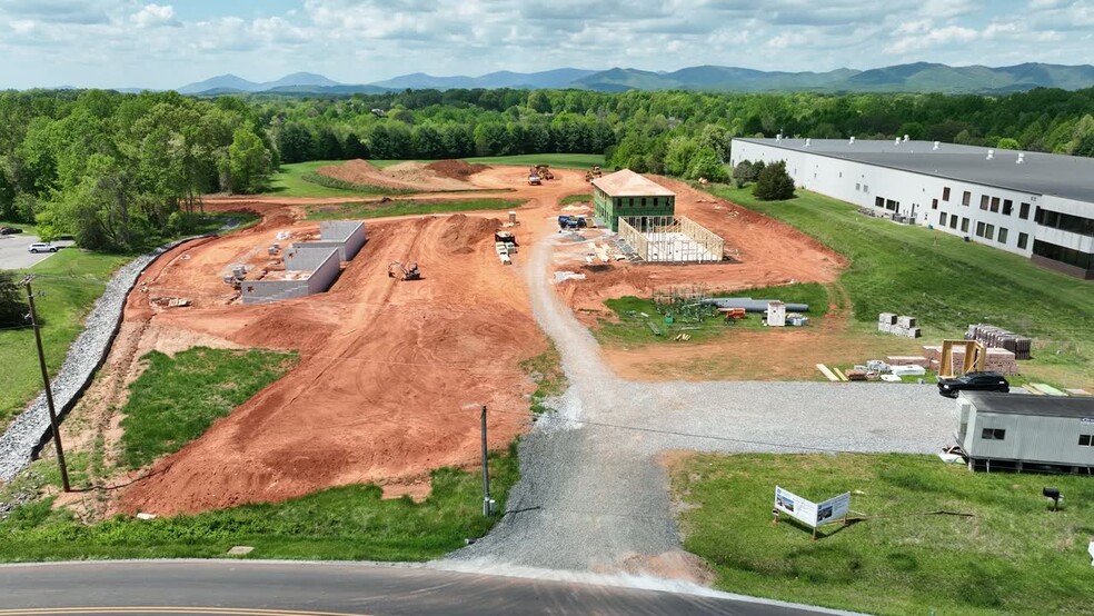 Vista Centre Drive, Forest, VA en alquiler - Vídeo de anuncio comercial - Imagen 2 de 19