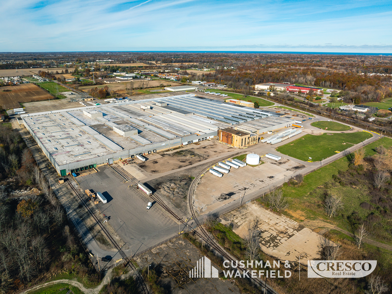 1400 Lowell St, Elyria, OH en alquiler - Foto del edificio - Imagen 2 de 3