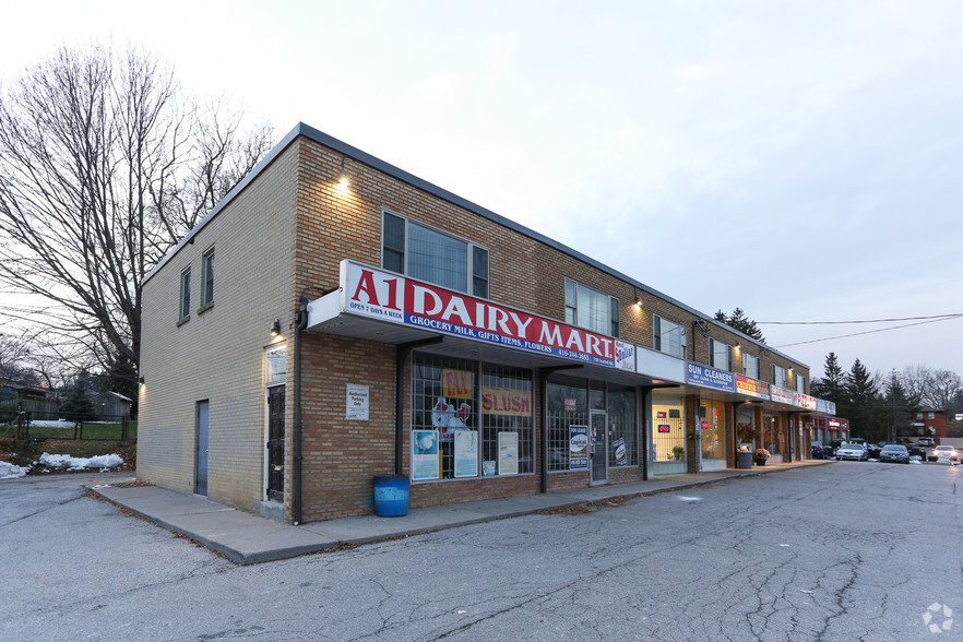 706-718 Scarlett Rd, Toronto, ON en alquiler - Foto del edificio - Imagen 3 de 4