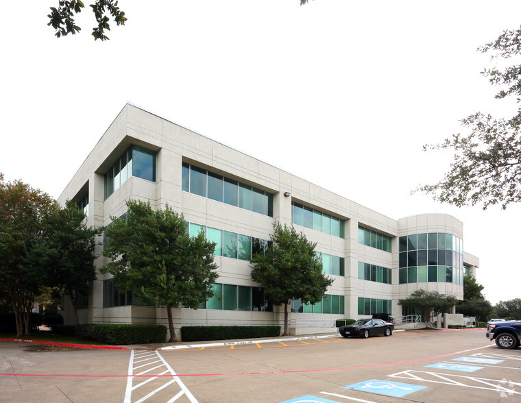 2010 Valley View Ln, Farmers Branch, TX en alquiler - Foto del edificio - Imagen 2 de 8