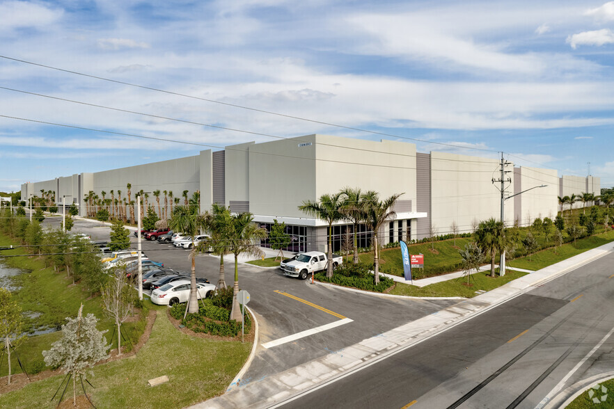 12000 NW 39 St, Coral Springs, FL en alquiler - Foto del edificio - Imagen 2 de 9