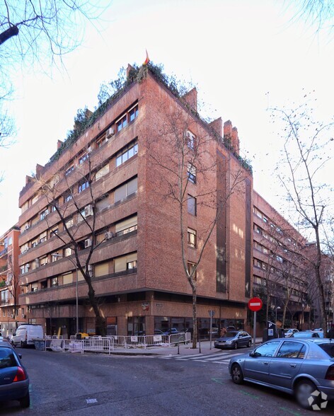 Calle Núñez Morgado, 6, Madrid, Madrid en alquiler - Foto del edificio - Imagen 3 de 3