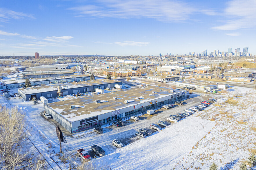 619-631 Manitou Rd SE, Calgary, AB en alquiler - Vista aérea - Imagen 2 de 3