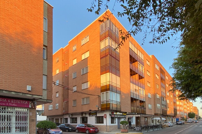 Más detalles de Avenida Miguel de Cervantes, 83, Tarancón - Local en alquiler