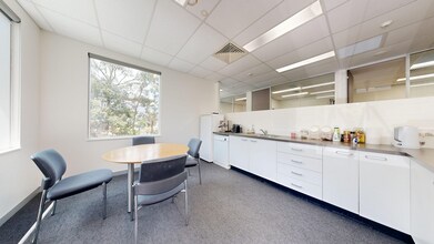 13A Narabang Way, BELROSE en alquiler Foto del interior- Imagen 2 de 3