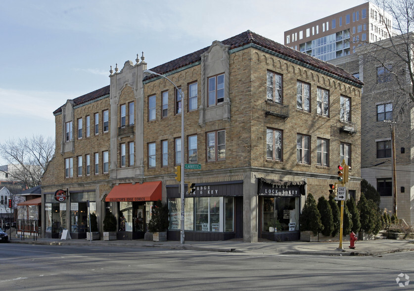 2000-2010 N Farwell Ave, Milwaukee, WI en alquiler - Foto del edificio - Imagen 3 de 5