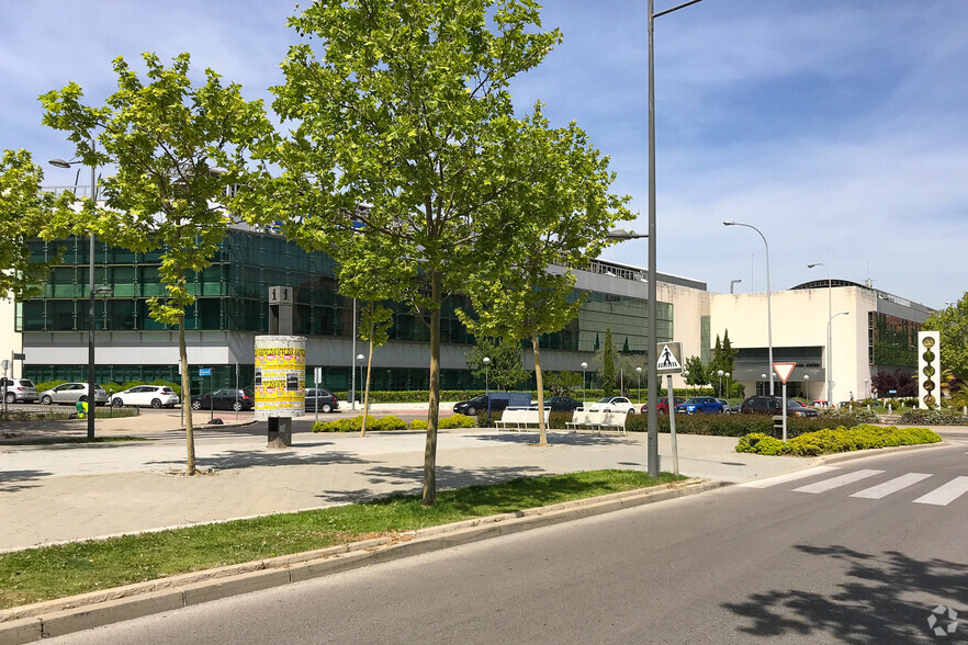 Avenida de los Encuartes, 19, Tres Cantos, Madrid en alquiler - Foto del edificio - Imagen 2 de 3