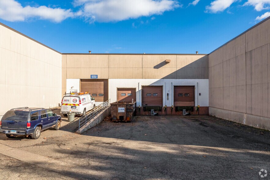 151 Batson Dr, Manchester, CT en venta - Foto del edificio - Imagen 3 de 20