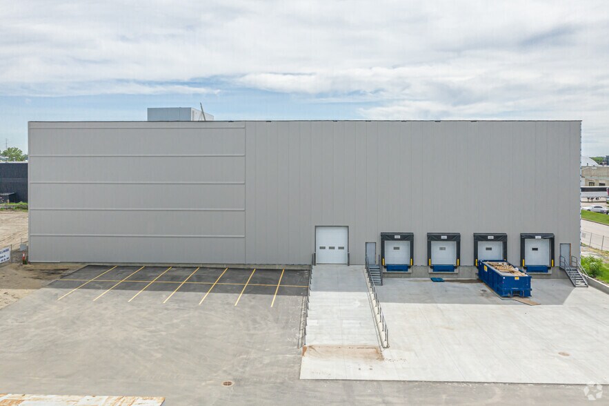 4027 101 St NW, Edmonton, AB en venta - Foto del edificio - Imagen 2 de 6