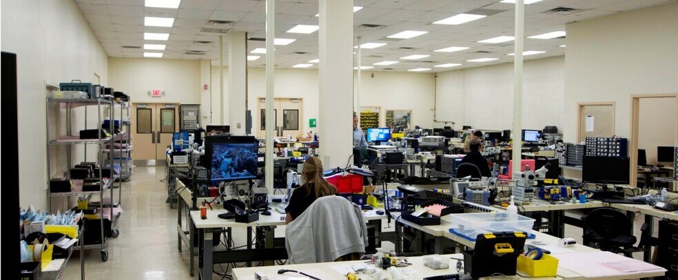 320 Oser Ave, Hauppauge, NY en venta - Foto del interior - Imagen 3 de 10