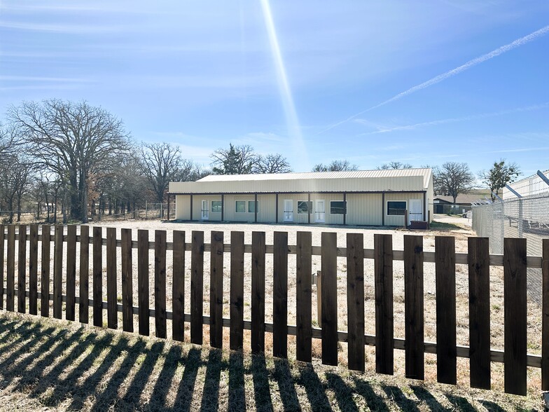 7669 Confederate Park Rd, Fort Worth, TX en alquiler - Foto del edificio - Imagen 1 de 6