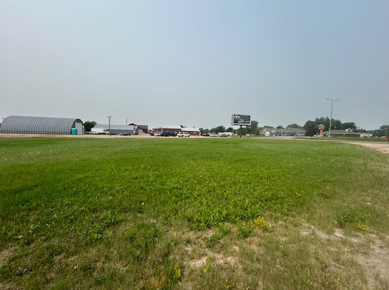 E 11th St, Bottineau, ND en venta - Foto principal - Imagen 1 de 7