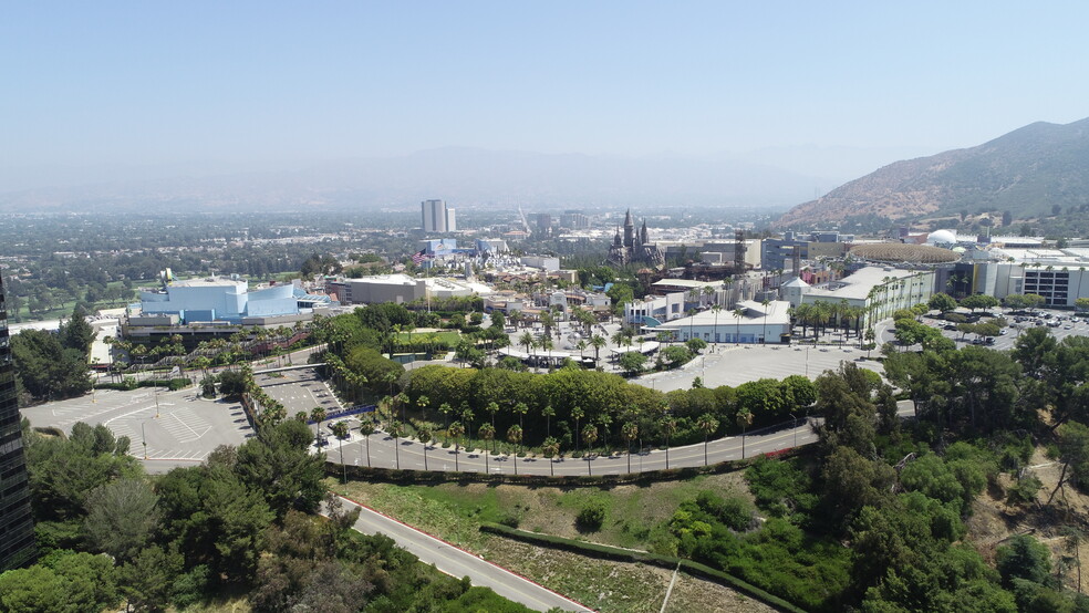 3575 Cahuenga Blvd W, Studio City, CA en alquiler - Foto del edificio - Imagen 3 de 4