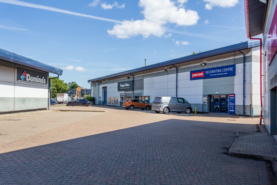 Units 1-5 Mill Way Trading Estate cartera de 4 inmuebles en venta en LoopNet.es - Foto del edificio - Imagen 3 de 14