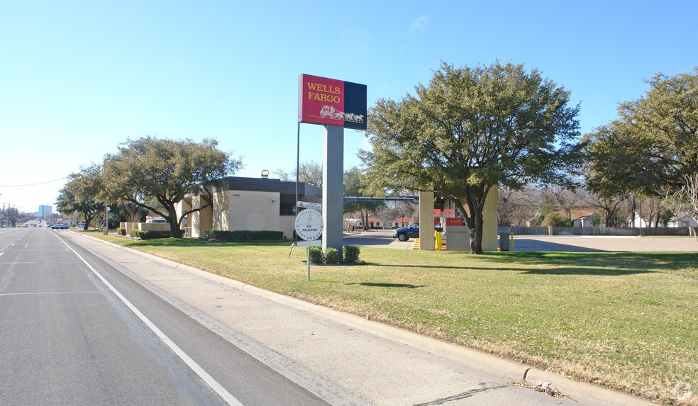 4805 E Belknap St, Haltom City, TX en alquiler - Foto del edificio - Imagen 2 de 8