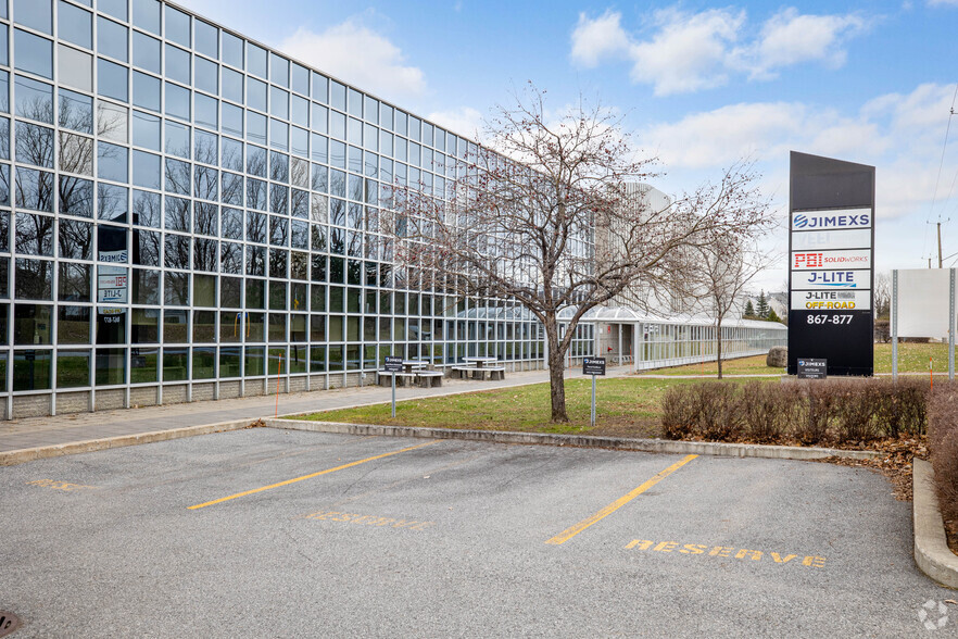 867-877 Boul Jean-Paul-Vincent, Longueuil, QC en alquiler - Foto del edificio - Imagen 2 de 4