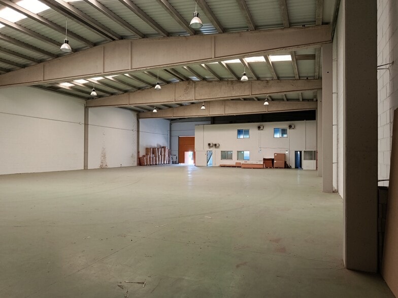 Nave en Fuenlabrada, Madrid en venta - Foto del edificio - Imagen 3 de 5