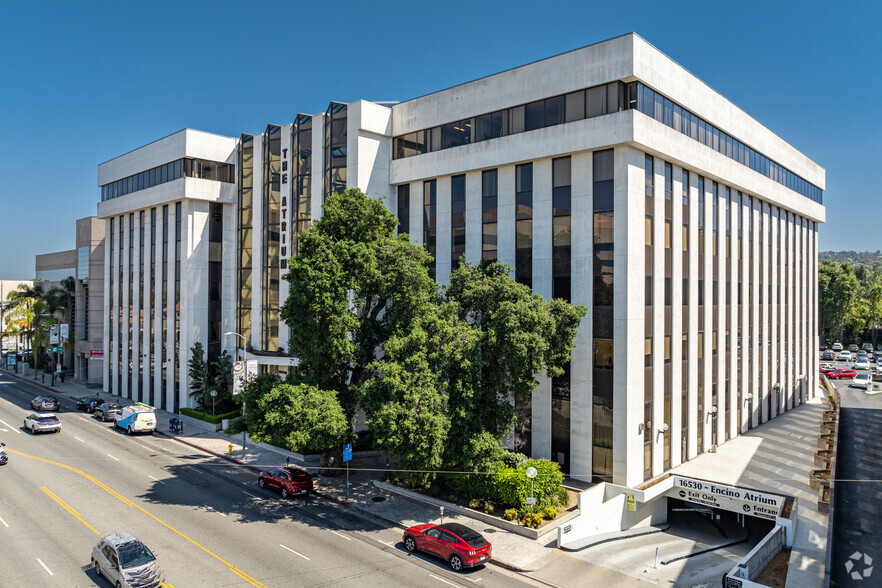 16530 Ventura Blvd, Encino, CA en alquiler - Foto del edificio - Imagen 2 de 6