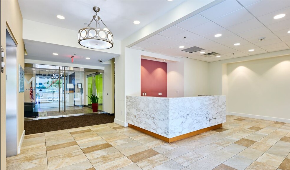 2850 Eisenhower Ave, Alexandria, VA en alquiler - Lobby - Imagen 3 de 10