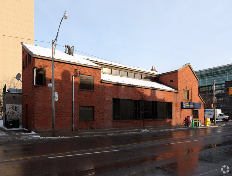 648 Spadina Ave, Toronto, ON en alquiler - Foto del edificio - Imagen 2 de 2