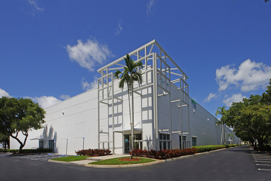 11010 NW 30th St, Doral, FL en alquiler - Foto del edificio - Imagen 1 de 2