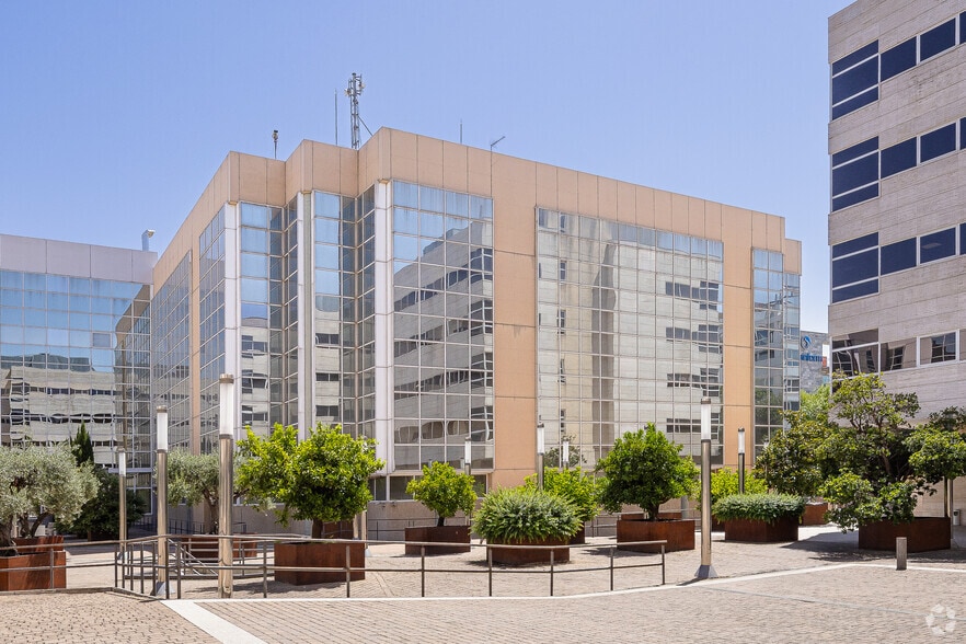 Calle de Julián Camarillo, 29B, Madrid, Madrid en venta - Foto del edificio - Imagen 3 de 3