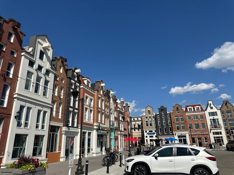 10704 120 St NW, Edmonton, AB en alquiler - Foto del edificio - Imagen 3 de 43