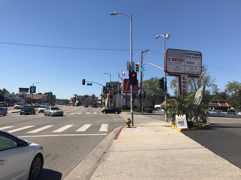 18851-18859 Ventura Blvd, Tarzana, CA en alquiler - Foto del edificio - Imagen 2 de 4