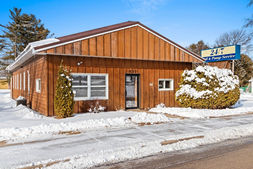 537 Caldwell Ave, Oconto Falls, WI en venta - Foto del edificio - Imagen 1 de 33