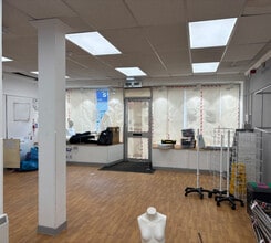 420-424 Victoria Rd, Glasgow en alquiler Foto de la construcción- Imagen 2 de 4